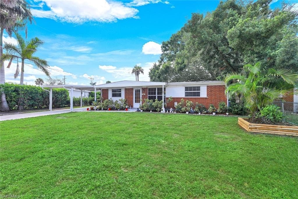 2160 Harbor Ln, Naples, FL 34104-2