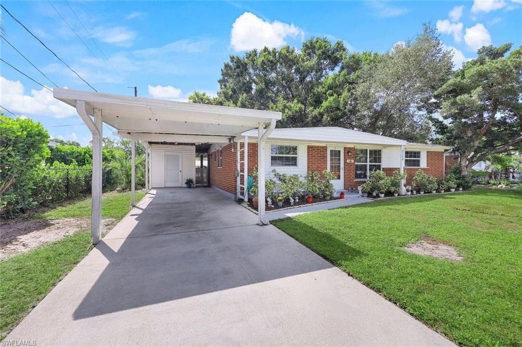 2160 Harbor Ln, Naples, FL 34104-38