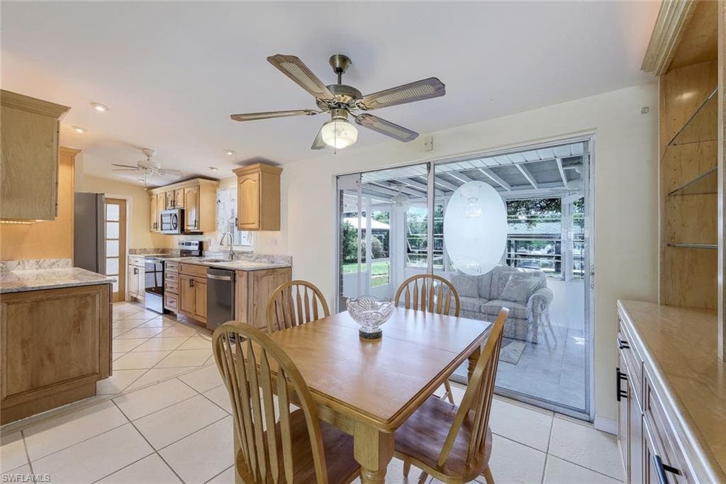 2160 Harbor Ln, Naples, FL 34104-4