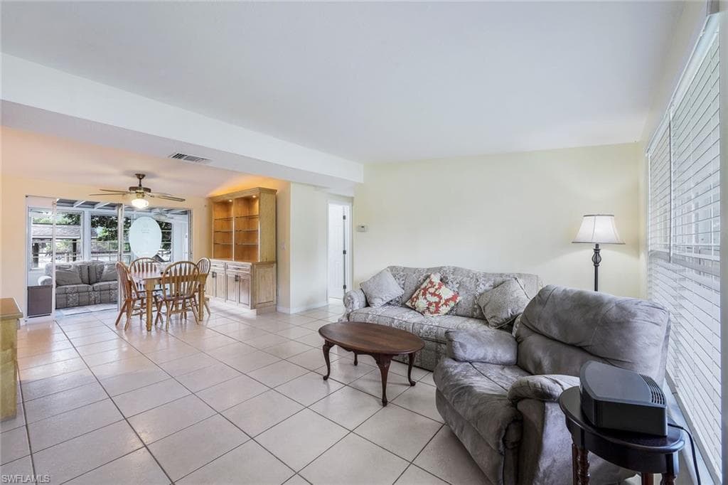 2160 Harbor Ln, Naples, FL 34104-5