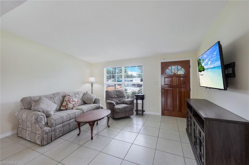2160 Harbor Ln, Naples, FL 34104-6