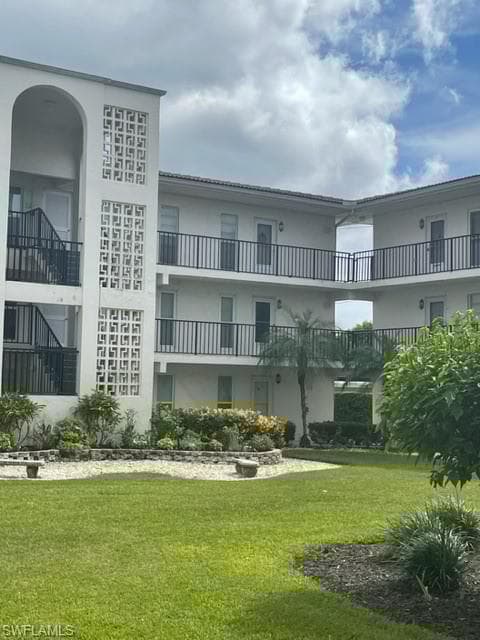 53 High Point Cir W 307, Naples, FL 34103-12