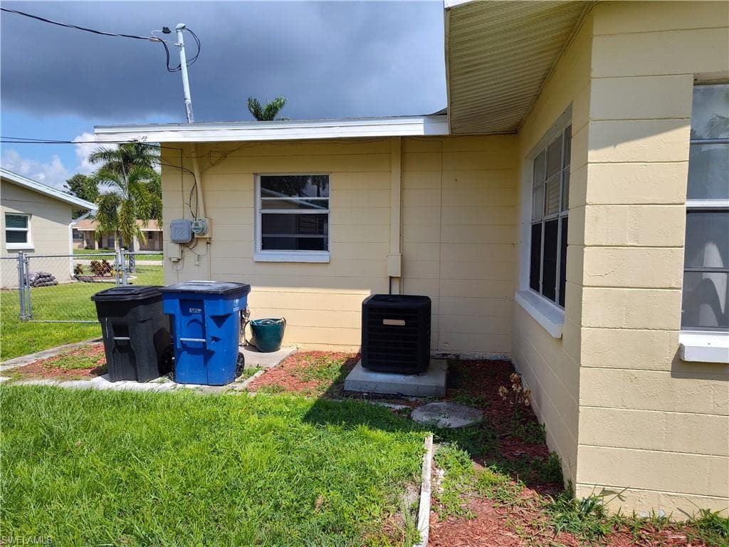 1442 Byron Rd, Fort Myers, FL 33919-30