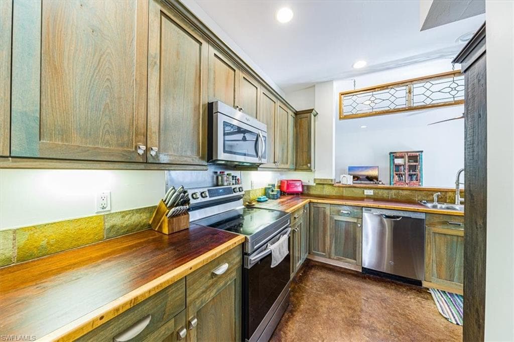 1171 Mockingbird Ln, Naples, FL 34104-12