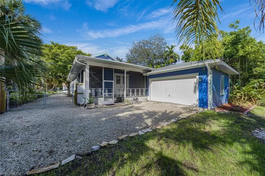 1171 Mockingbird Ln, Naples, FL 34104-26