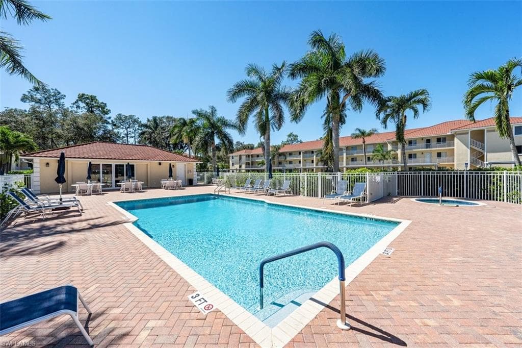 3655 Amberly Cir A107, Naples, FL 34112-25