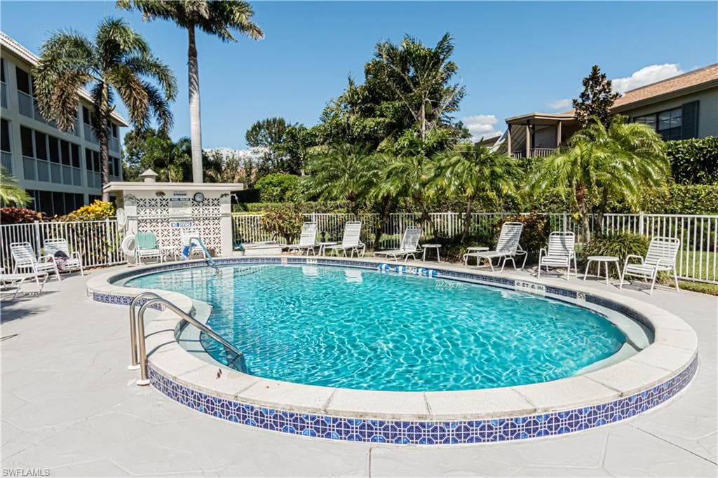 3150 Binnacle Dr 109, Naples, FL 34103-9
