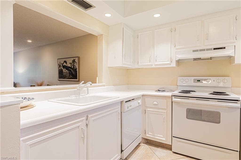 3150 Binnacle Dr 109, Naples, FL 34103-27
