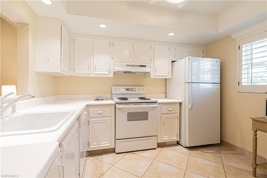 3150 Binnacle Dr 109, Naples, FL 34103-28