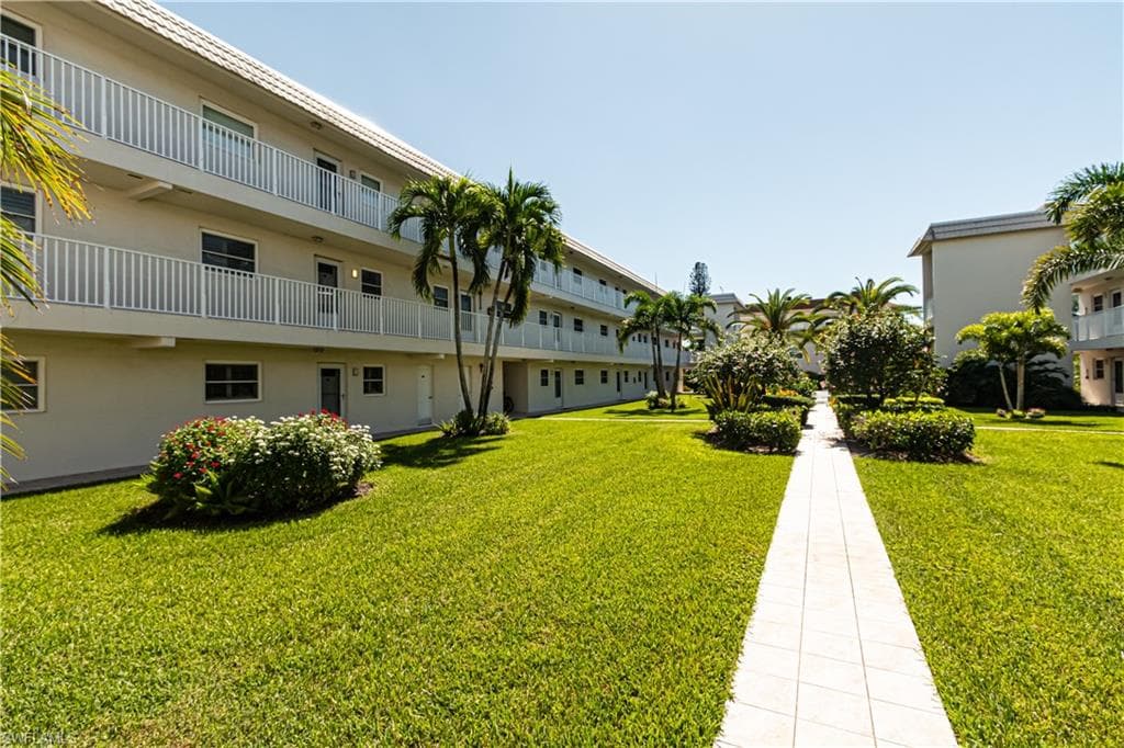 3150 Binnacle Dr 109, Naples, FL 34103-42