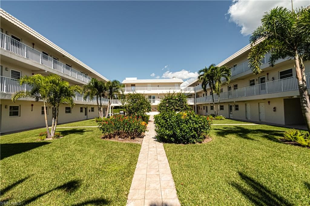 3150 Binnacle Dr 109, Naples, FL 34103-43
