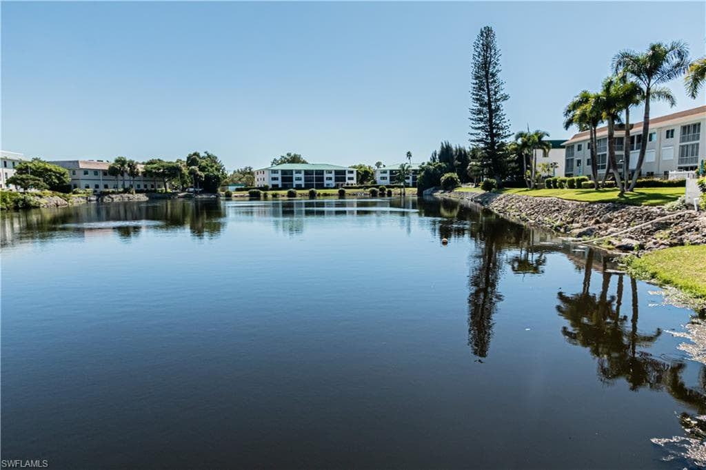3150 Binnacle Dr 109, Naples, FL 34103-4