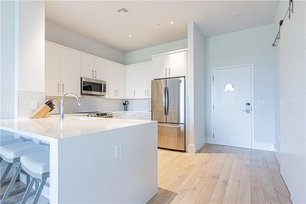 101 8th St S 204, Naples, FL 34102-9