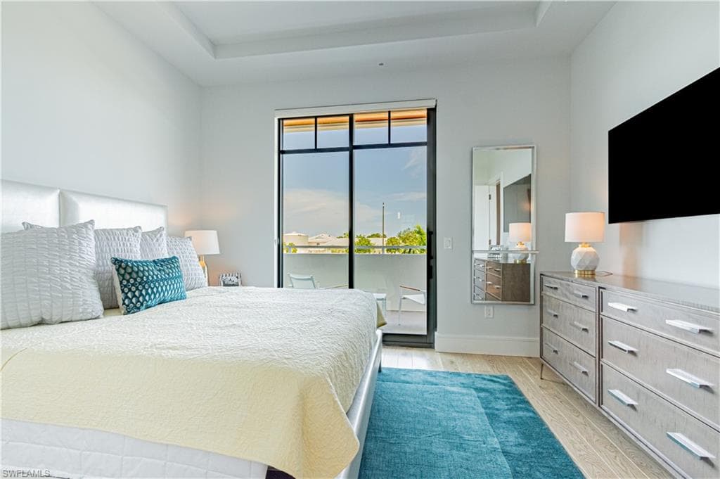 101 8th St S 204, Naples, FL 34102-17