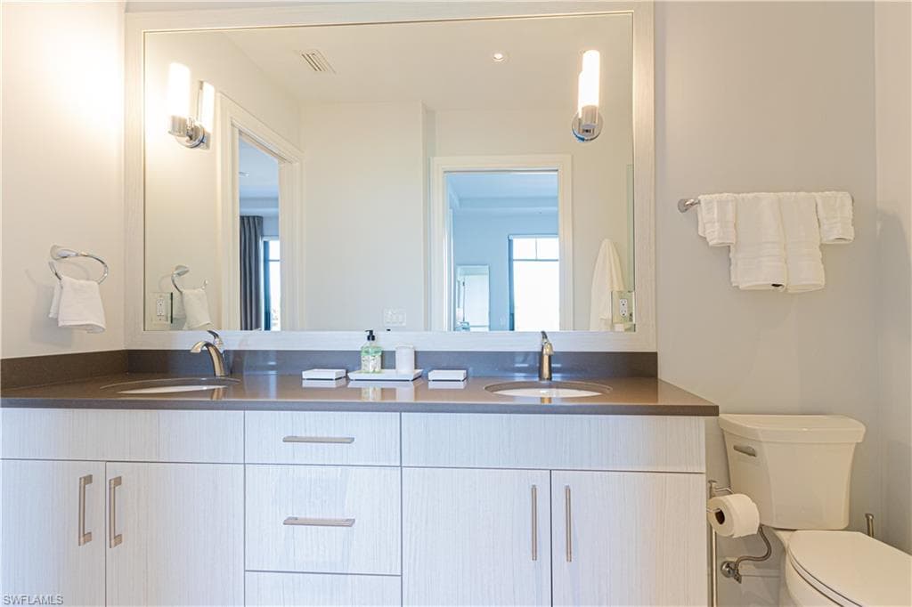 101 8th St S 204, Naples, FL 34102-20