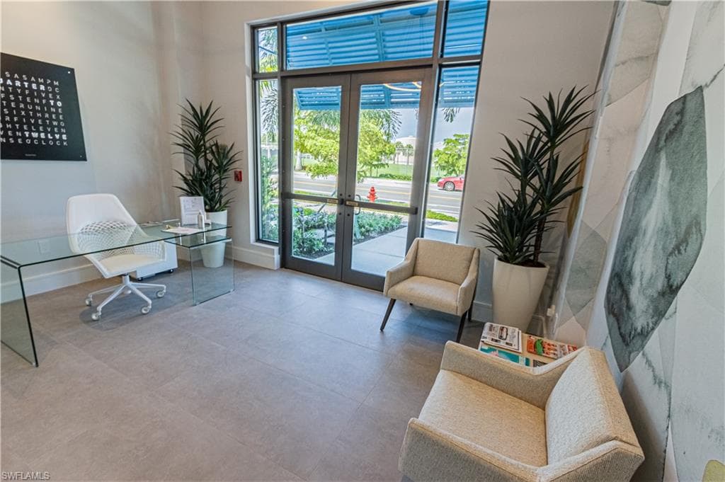 101 8th St S 204, Naples, FL 34102-5