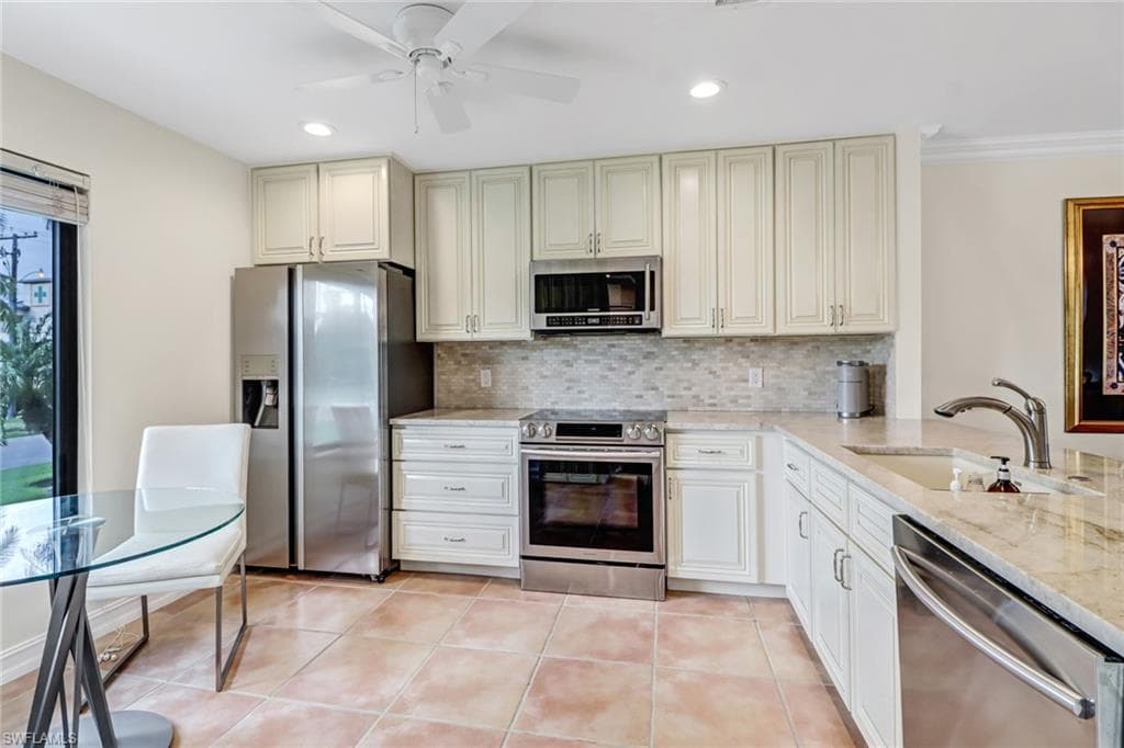 615 8th Ave S 615, Naples, FL 34102-9