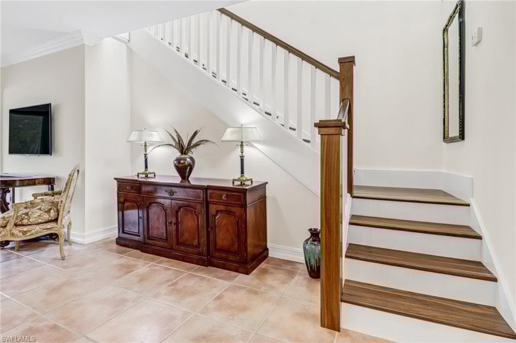615 8th Ave S 615, Naples, FL 34102-13
