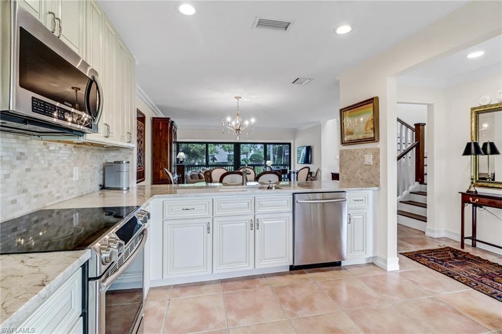 615 8th Ave S 615, Naples, FL 34102-1