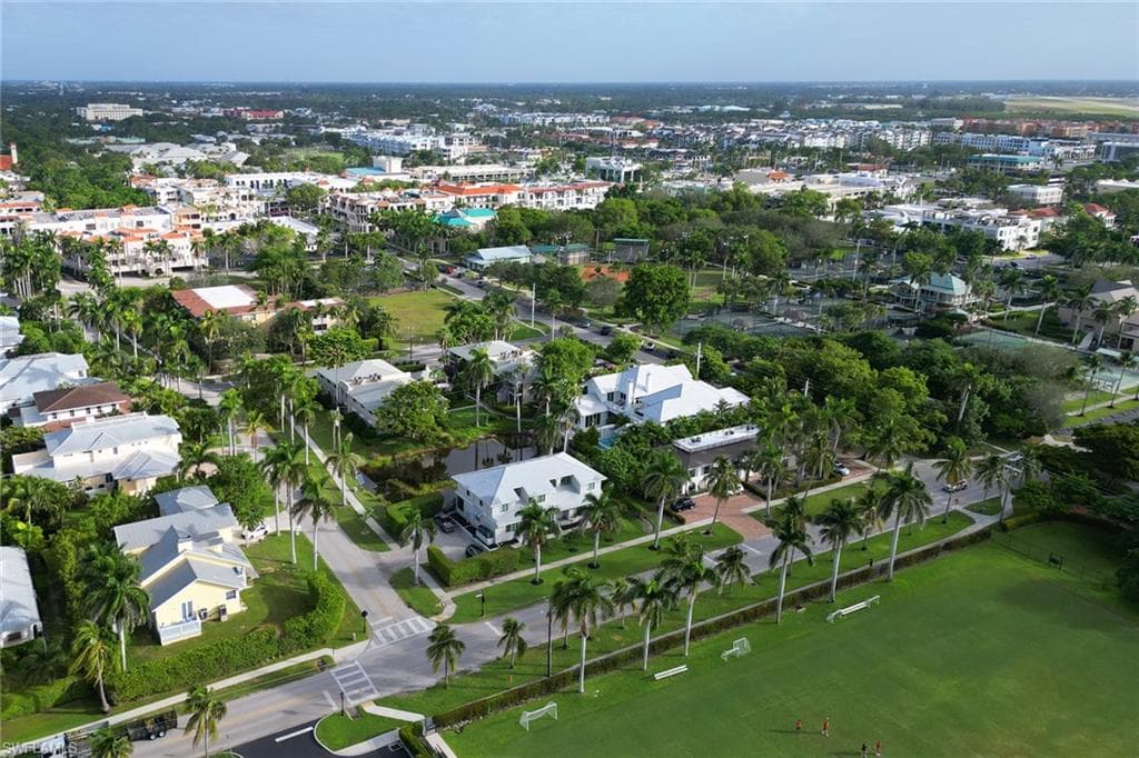 615 8th Ave S 615, Naples, FL 34102-43