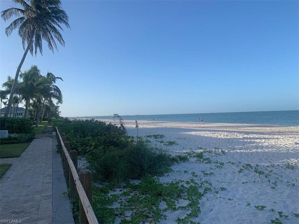 615 8th Ave S 615, Naples, FL 34102-46
