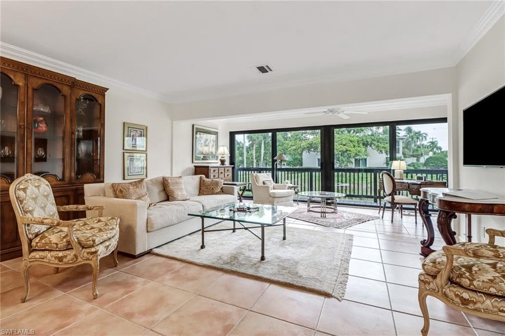 615 8th Ave S 615, Naples, FL 34102-5