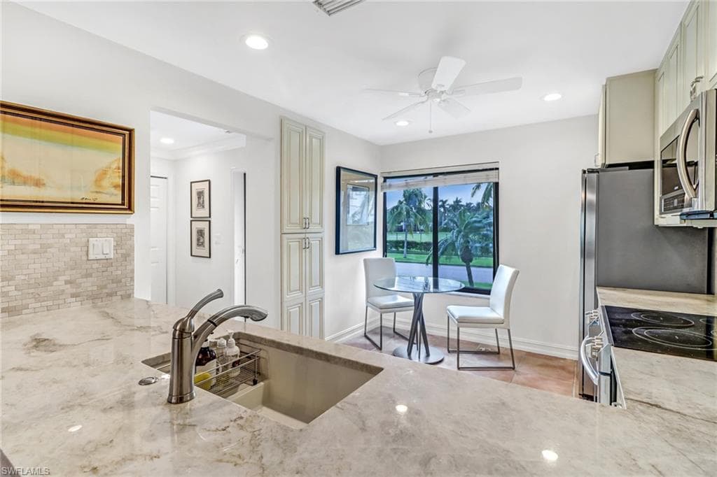 615 8th Ave S 615, Naples, FL 34102-8
