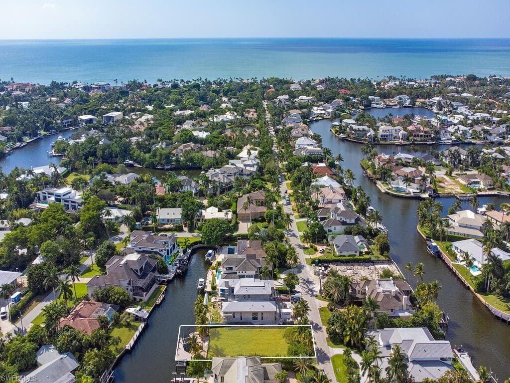 688 21st Ave S, Naples, FL 34102-5