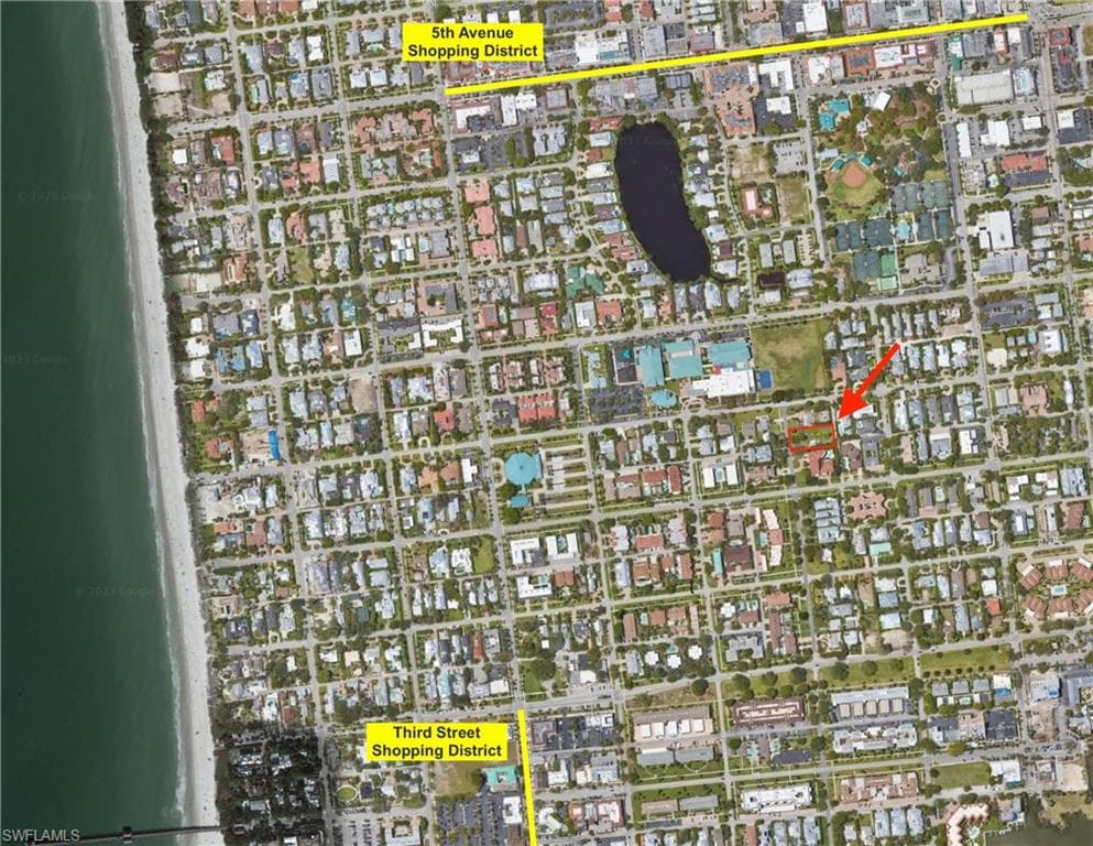 955 6th St S, Naples, FL 34102-9