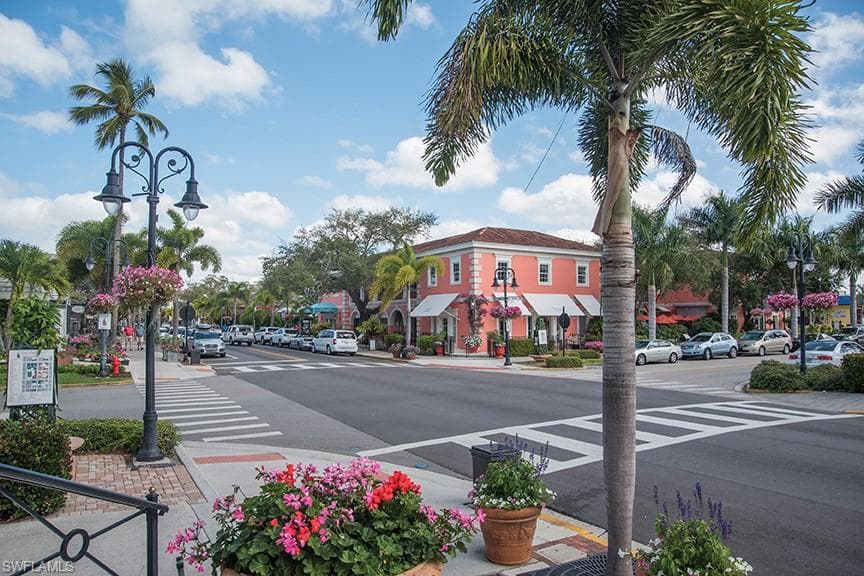 955 6th St S, Naples, FL 34102-12