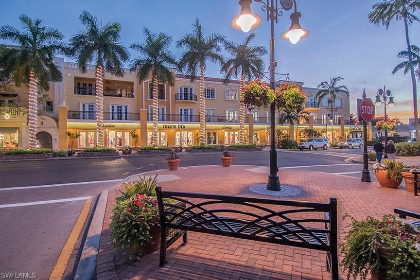 955 6th St S, Naples, FL 34102-13