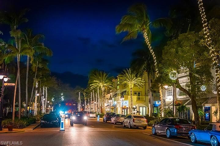 955 6th St S, Naples, FL 34102-14