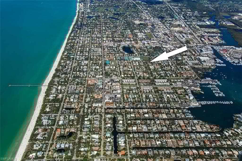 955 6th St S, Naples, FL 34102-8
