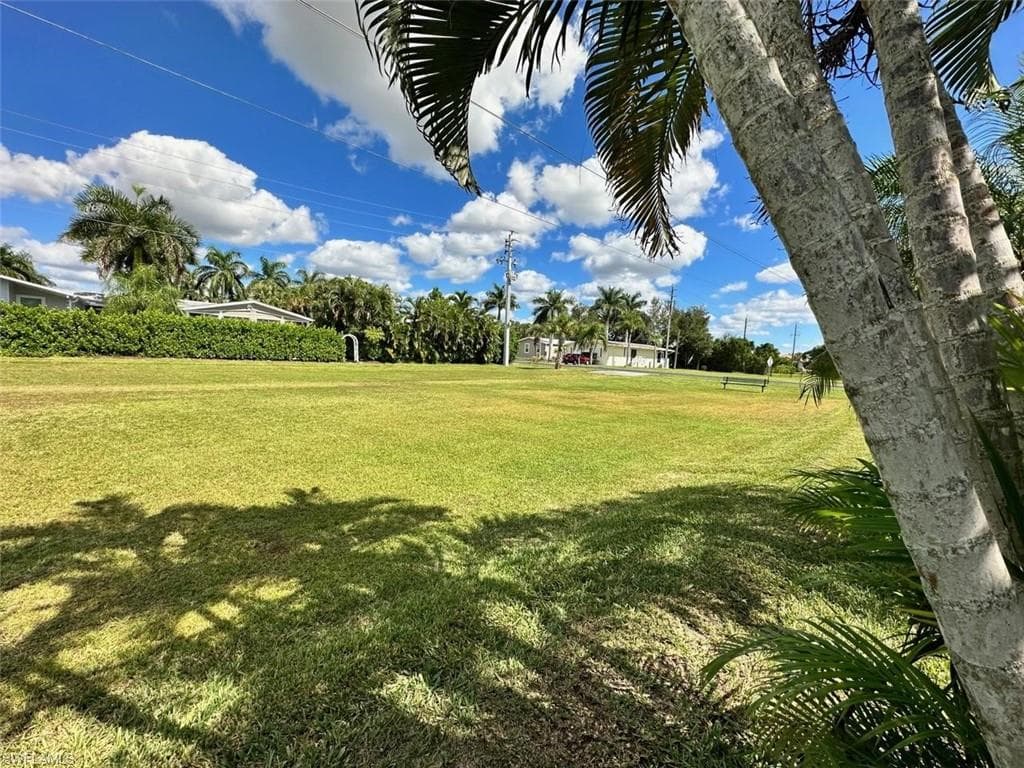 1453 Diamond Lake Cir, Naples, FL 34114-16