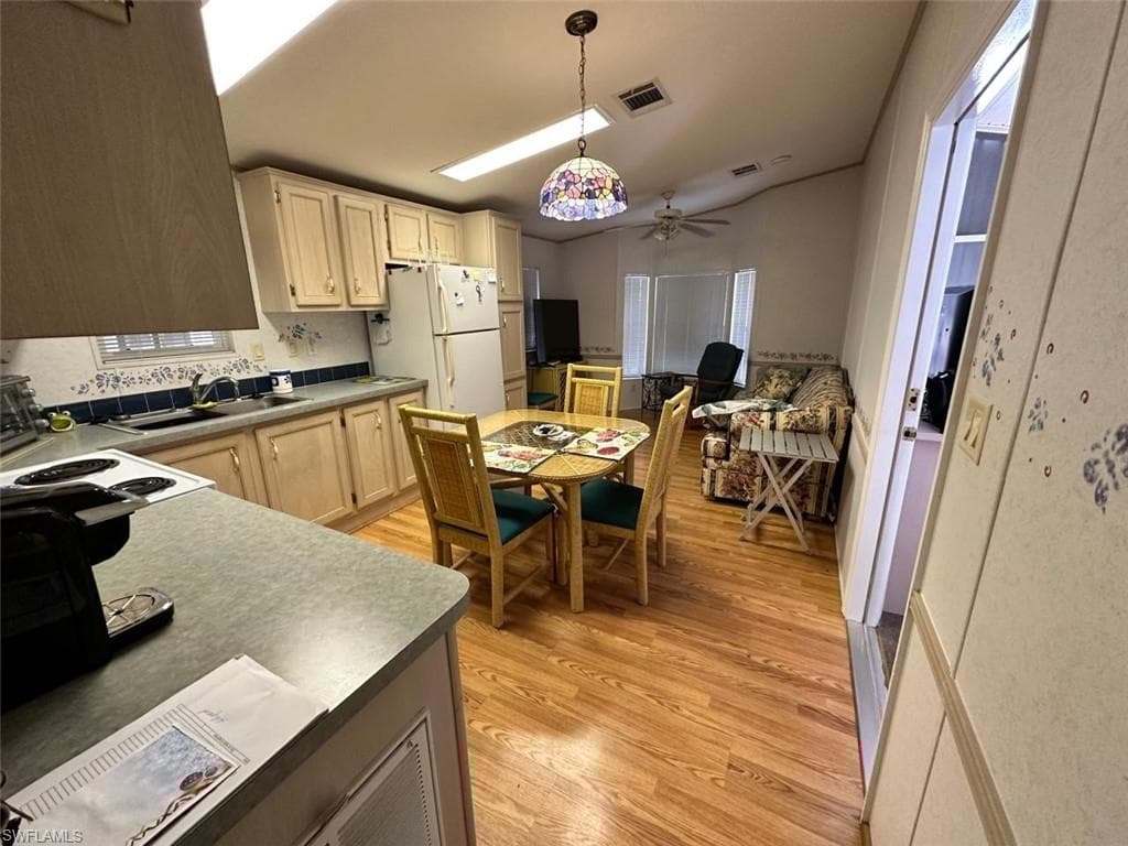 1453 Diamond Lake Cir, Naples, FL 34114-3