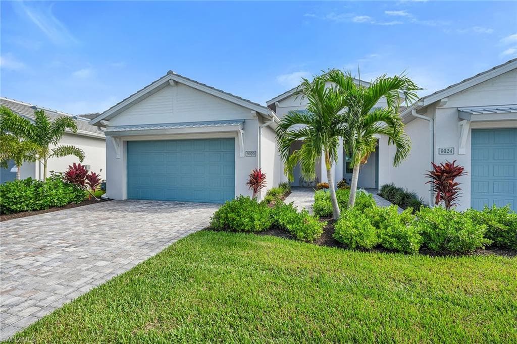 9020 Mayreau Way, Naples, FL 34114-15