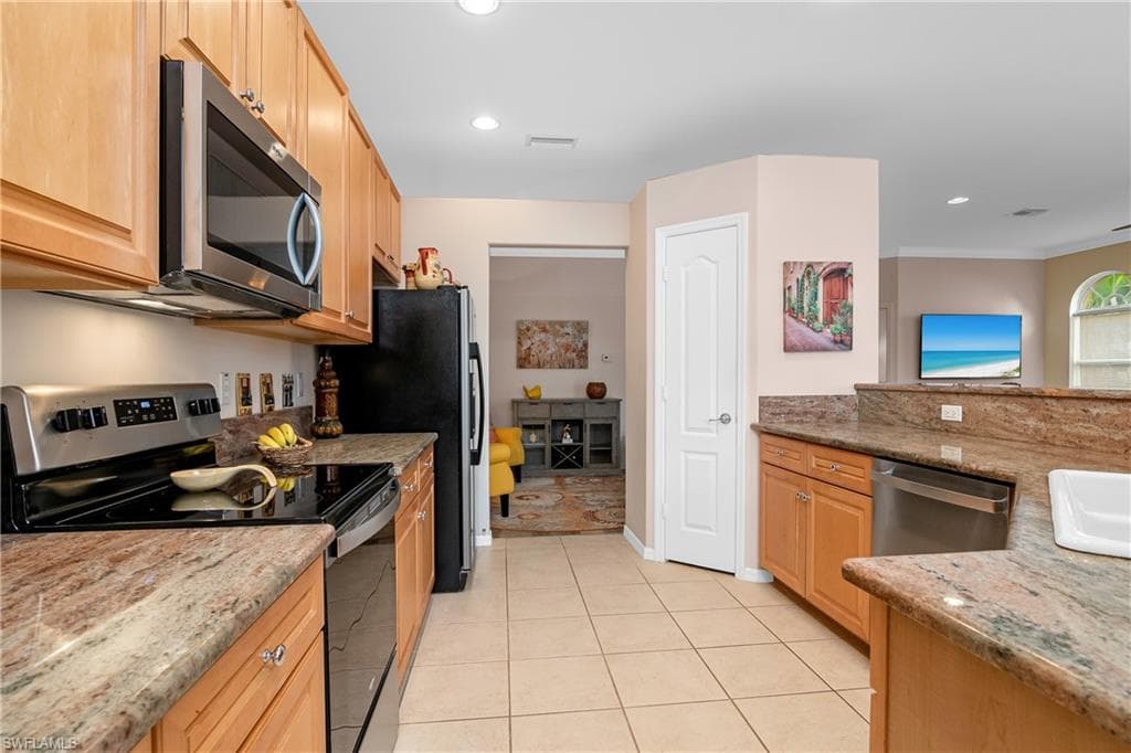 9631 Raven Ct, Estero, FL 33928-9