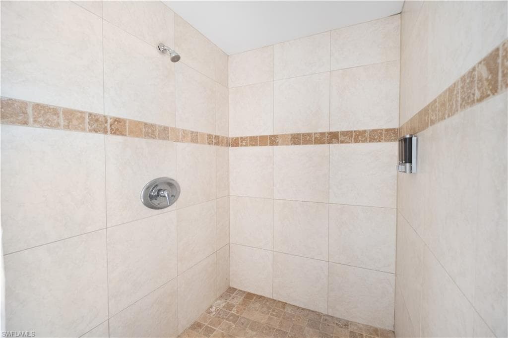 6025 Sea Grass Ln, Naples, FL 34116-21