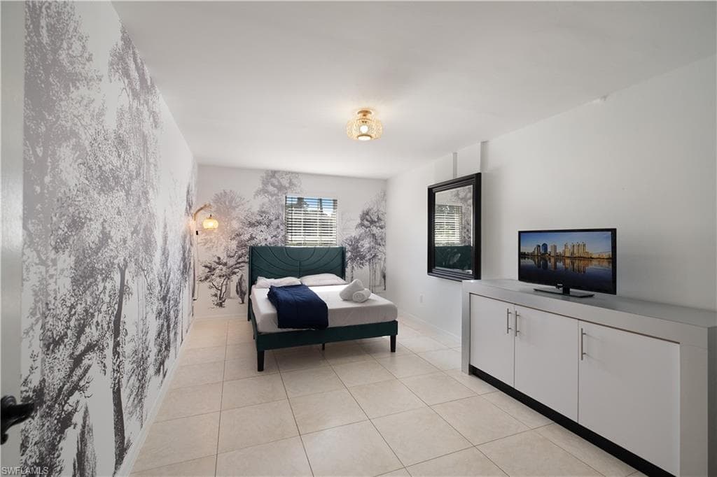6025 Sea Grass Ln, Naples, FL 34116-23