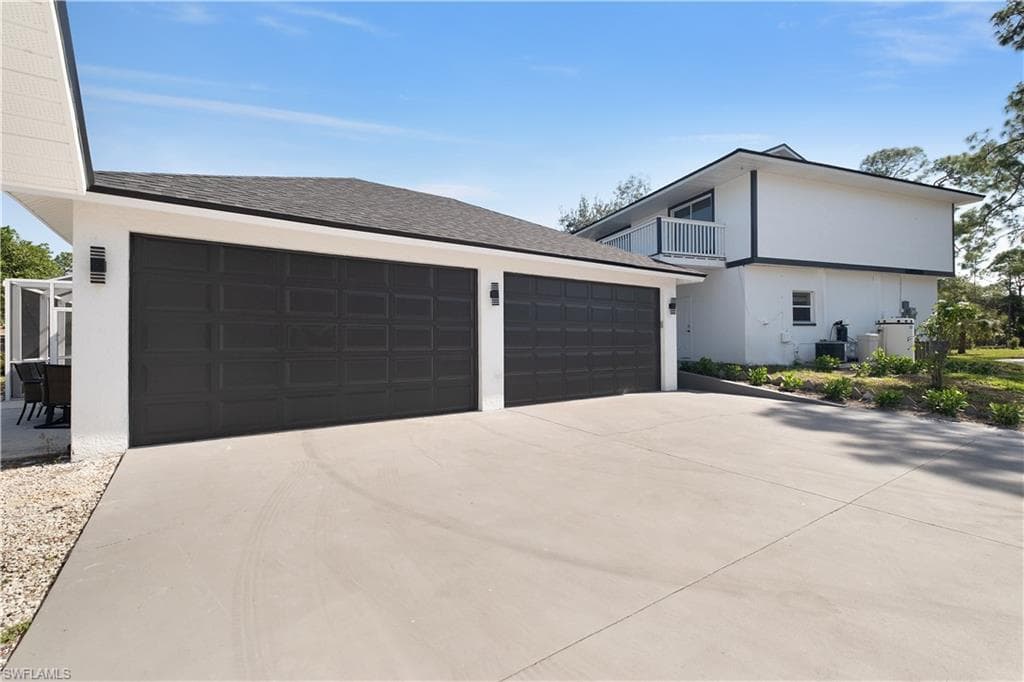 6025 Sea Grass Ln, Naples, FL 34116-29