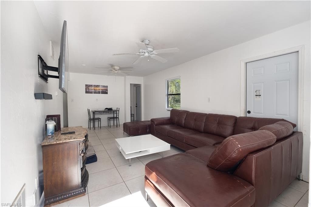 6025 Sea Grass Ln, Naples, FL 34116-35