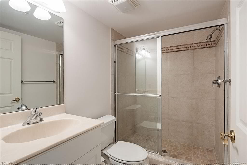 705 10th St S 204, Naples, FL 34102-11