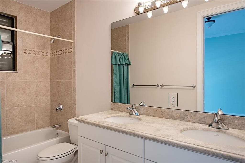 705 10th St S 204, Naples, FL 34102-14