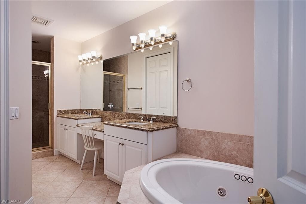 705 10th St S 204, Naples, FL 34102-16