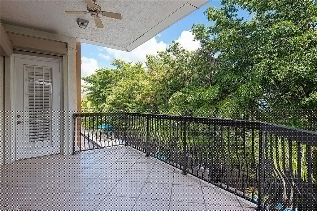 705 10th St S 204, Naples, FL 34102-3