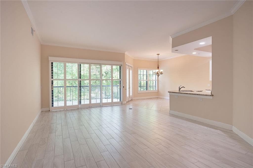 705 10th St S 204, Naples, FL 34102-5