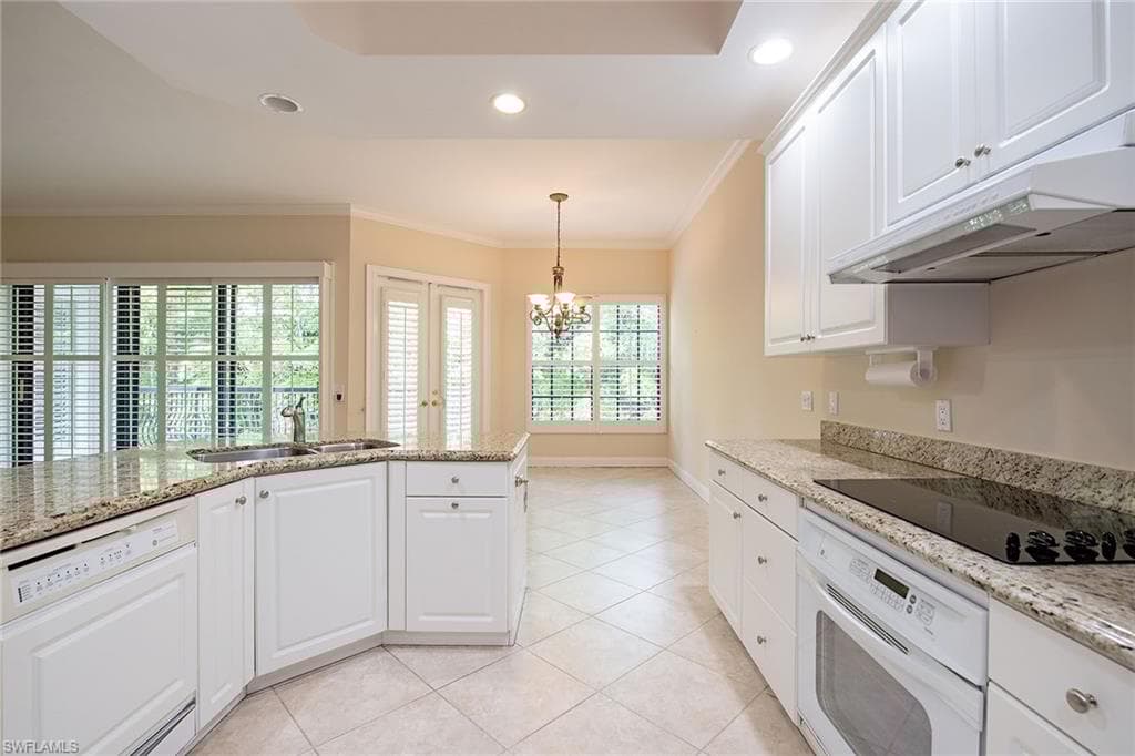 705 10th St S 204, Naples, FL 34102-6