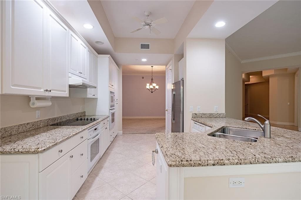 705 10th St S 204, Naples, FL 34102-7