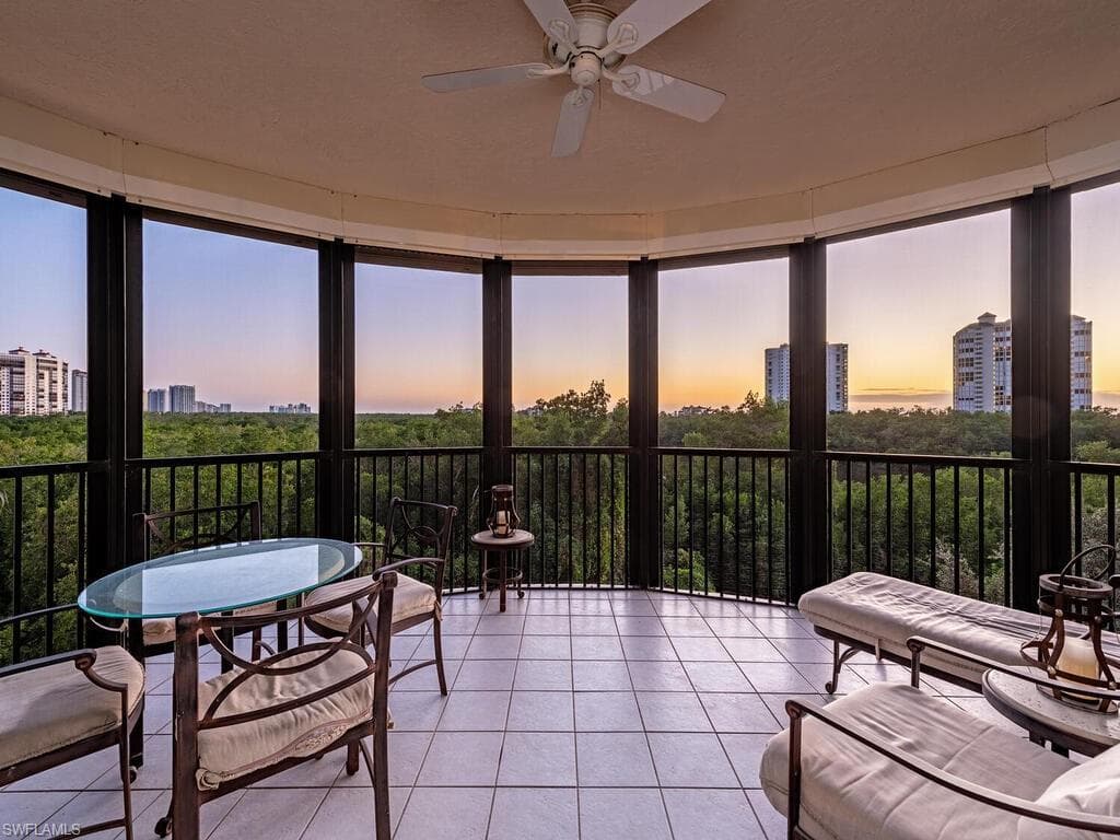 8990 Bay Colony Dr 302, Naples, FL 34108-1