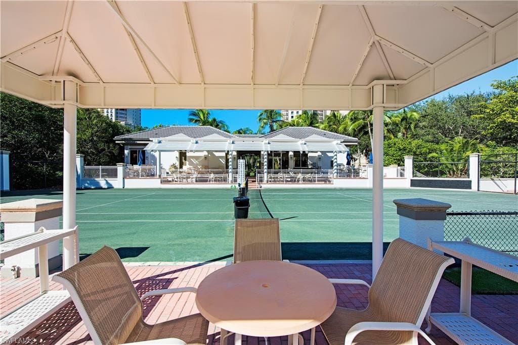 8990 Bay Colony Dr 302, Naples, FL 34108-30